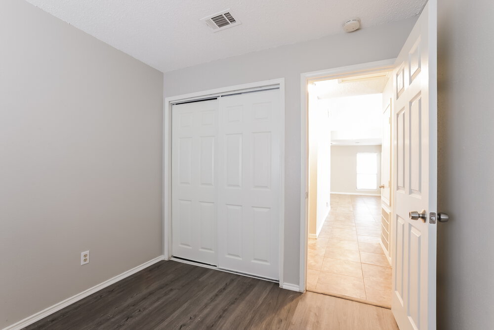 Building Photo - 6395 Crossway Dr