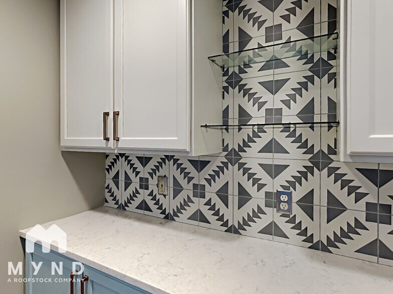 Building Photo - 3120 Skyland Dr NE