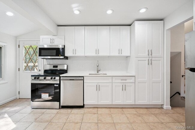 Building Photo - 72 Winthrop Rd