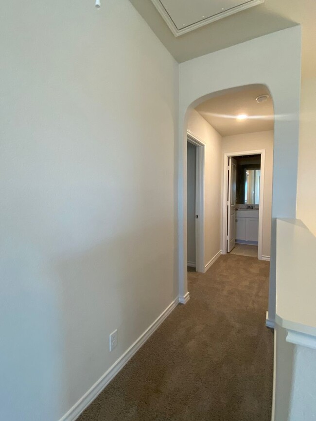 Building Photo - $300 OFF 1ST MONTH RENT IF YOU MOVE IN WIT...