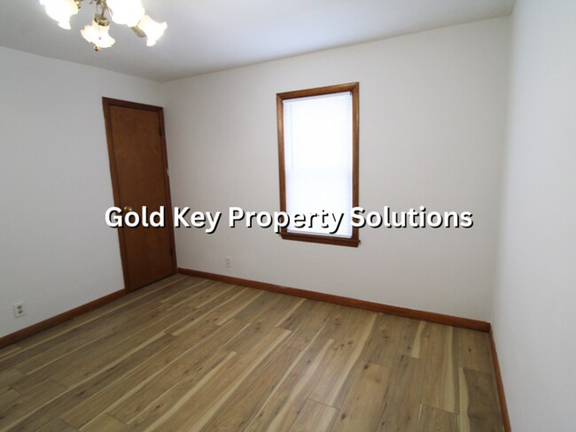Building Photo - Nicely Updated 3 BR 1.5 BA House with Central Air and Garage (NO SECTION 8)