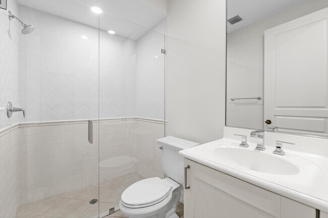 Building Photo - 310 Tuxedo Ln