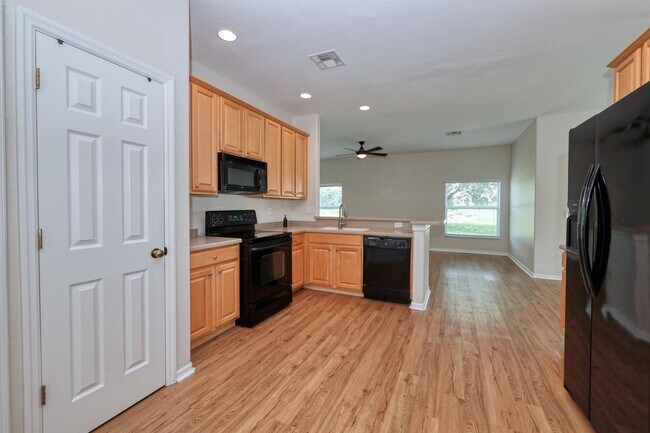 Building Photo - January Special offer 50% off First Month's Rent!  5 Bedroom In Cypress Cay in the Gateway Community
