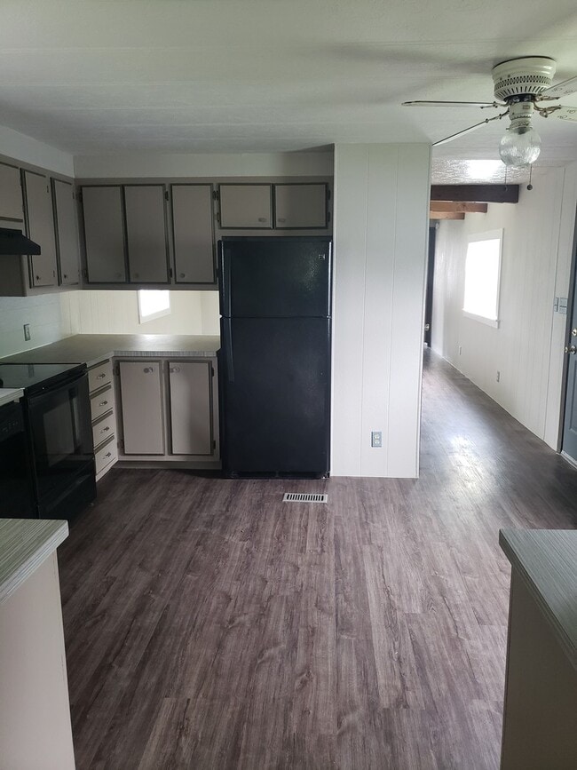 Building Photo - 3 bed 1.5 bath mobile