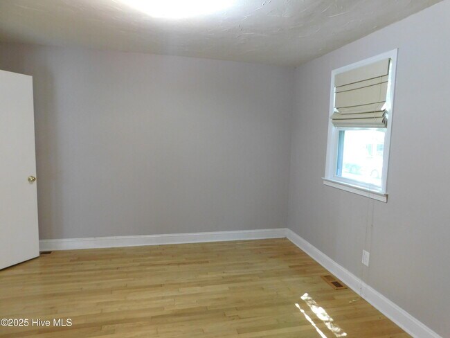 Building Photo - 107 Noyes Ave