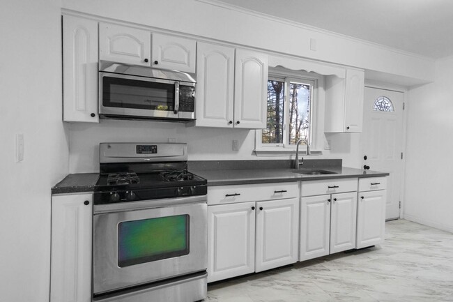 Building Photo - 533 White Rd
