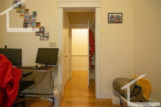 Building Photo - 27 Glenville Ave