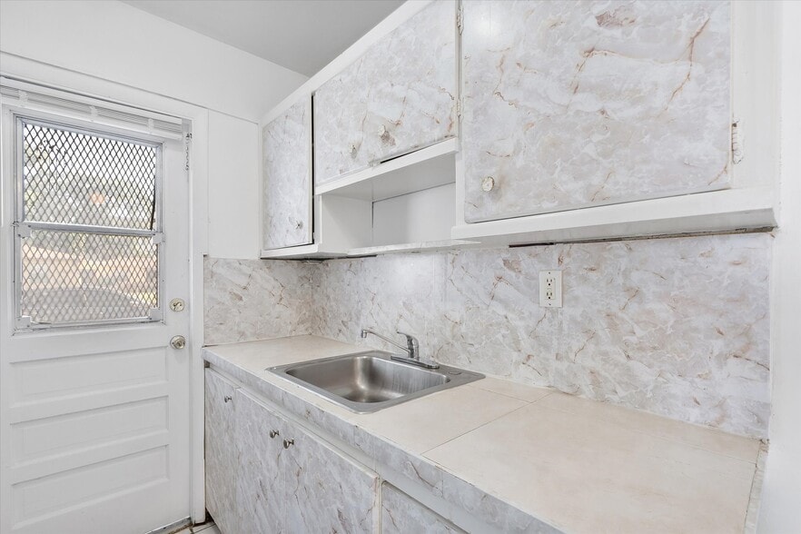 Building Photo - 16100 NE 19th Ct