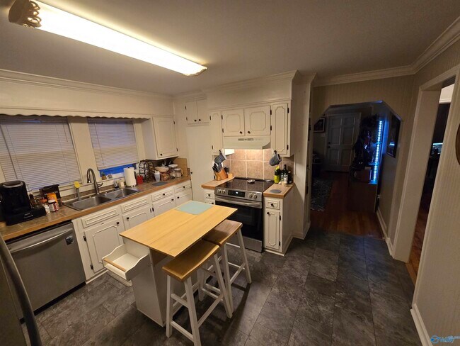 Building Photo - 410 McCullough Ave NE