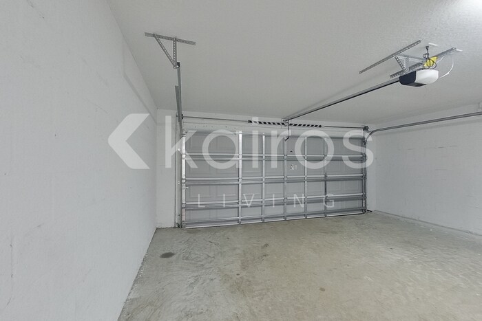 Building Photo - 8790 SW 135th Pl