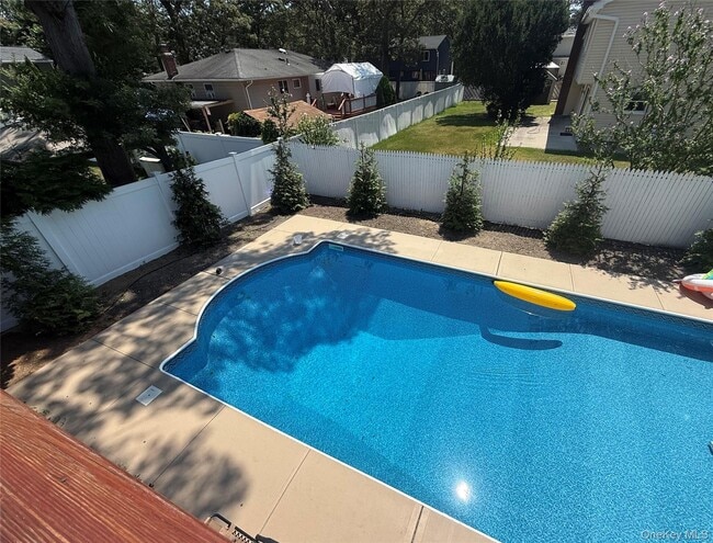 Building Photo - 1671 Claas Ave