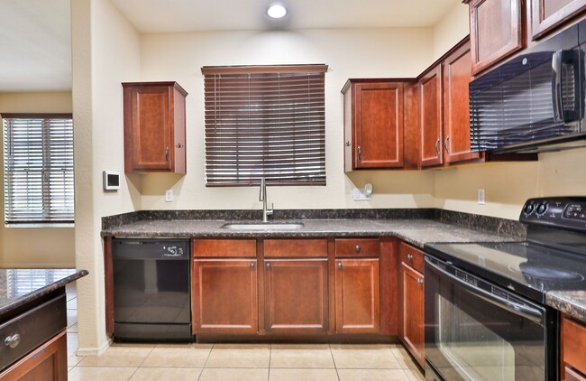 Building Photo - 3 bed/2.5 bath Condo in Gilbert’s Lofts in...