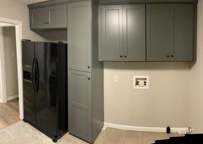 Building Photo - 2 Bedroom Brick Duplex in Prime Location with Full Renovation