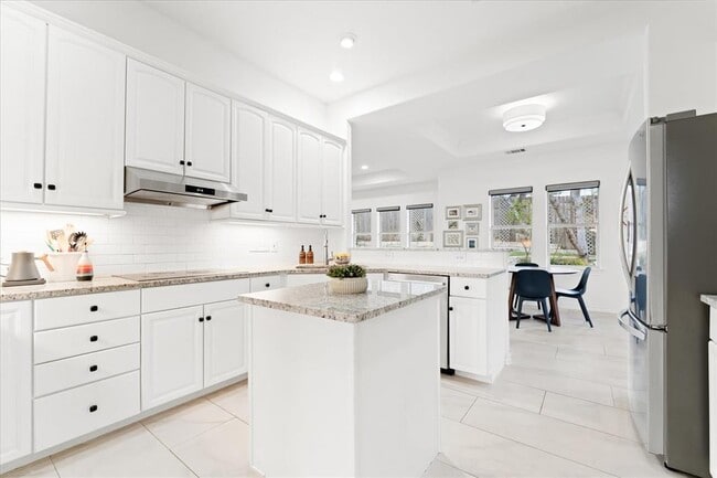 Building Photo - 10502 Grand Oak Dr