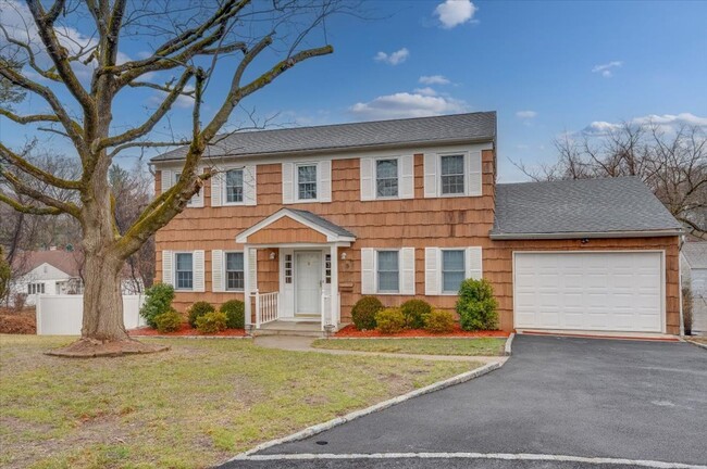 Primary Photo - 4BR/3.5BR Home in Hartsdale