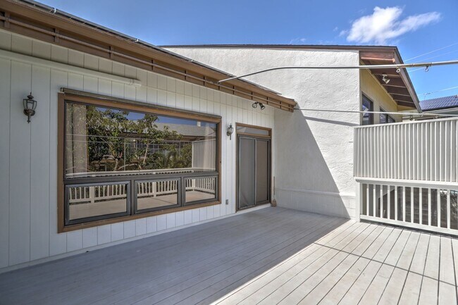 Building Photo - 3 Bedroom, 2.5 Bathroom Home with Photovol...
