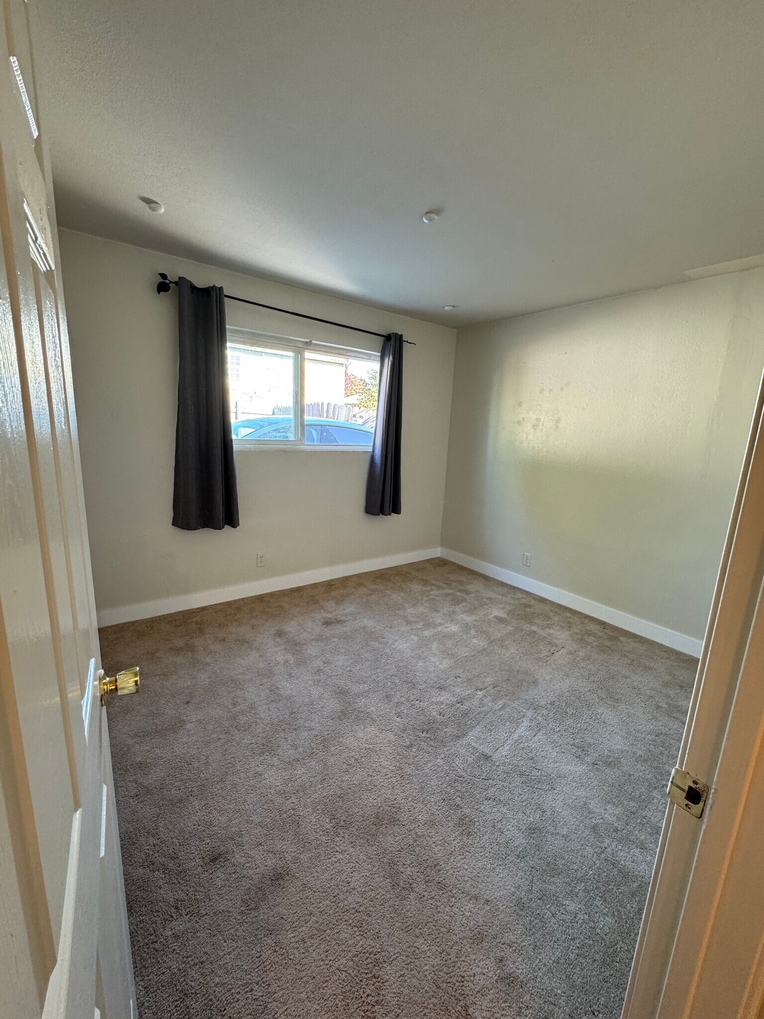 Building Photo - 10920 Apricot St