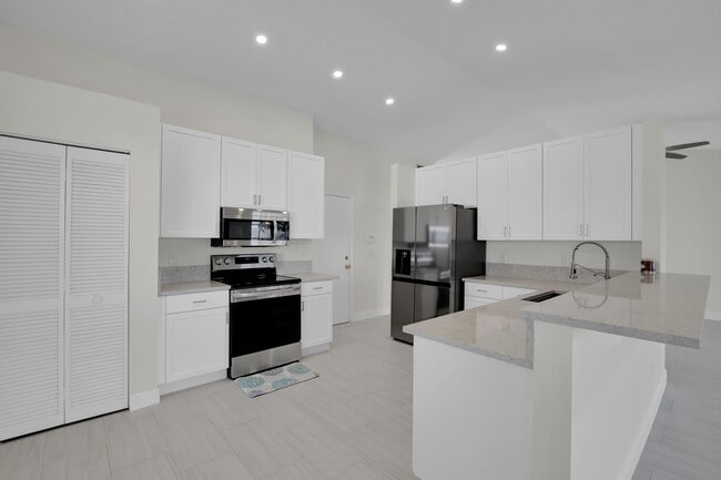 Building Photo - 5625 Aspen Ridge Cir
