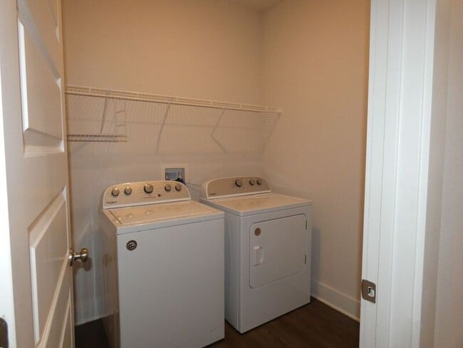 Building Photo - 5768 Conley Ct