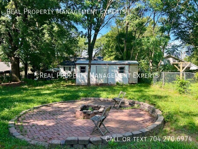 Building Photo - 319 Doster Ave