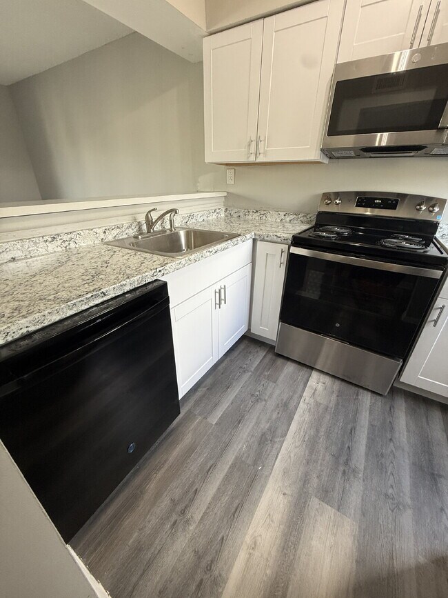 Building Photo - **Move in Special! Inquire now! **Recently...