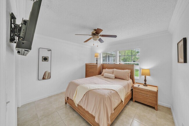 Building Photo - 1350 Riverside Cir