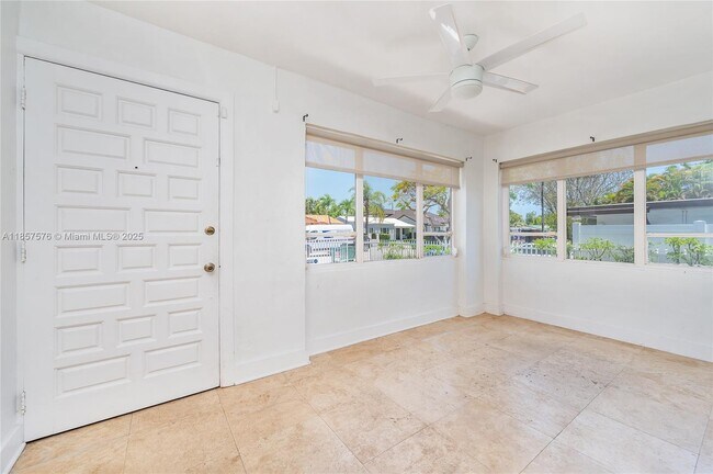Building Photo - 2368 SW 26th St
