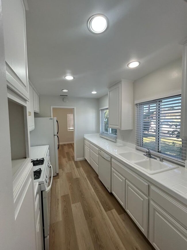 Building Photo - Beautiful Remodeled 3 Bedroom 2 Bath, Only. A Few Blocks from SDSU, Available Now $4,195