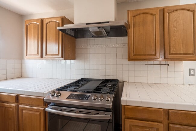 Building Photo - 1343 Edgemont St