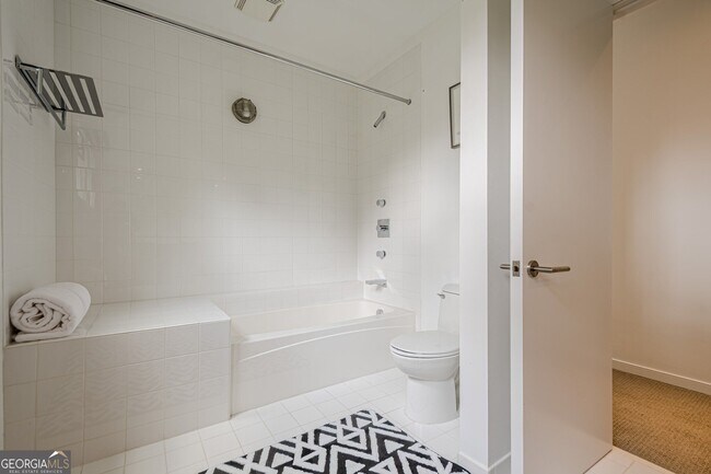 Building Photo - 2269 Briarwood Hills Dr NE