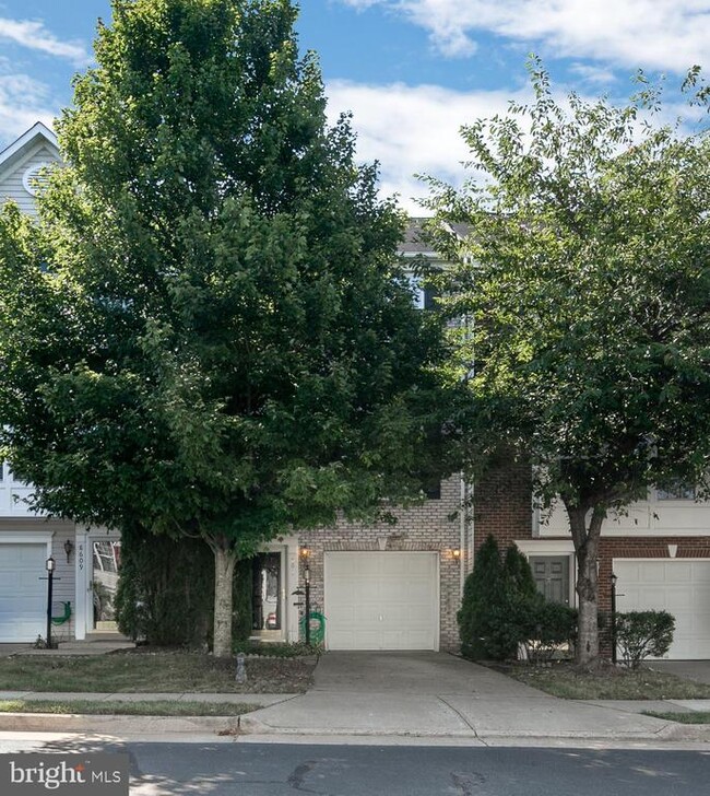 Building Photo - 8611 Ellesmere Way