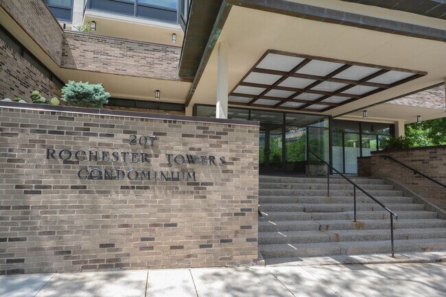 Building Photo - 207 5th Ave SW