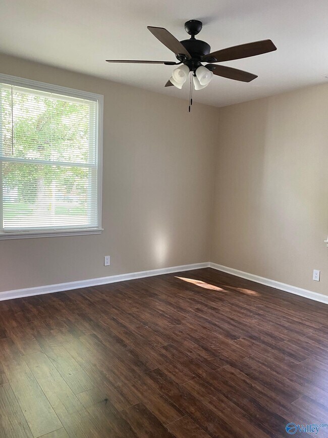 Building Photo - 3609 Lakewood Dr NW