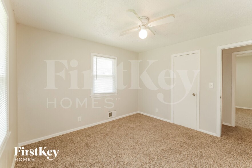 Building Photo - 9807 Drury Ave