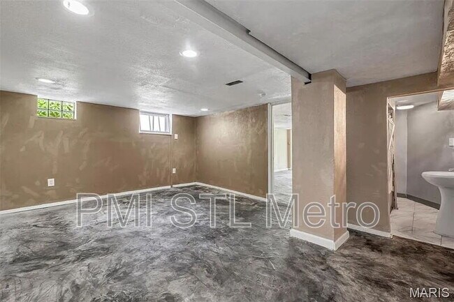 Building Photo - 5212 Fletcher St