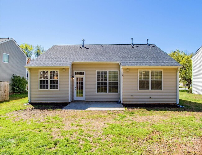 Building Photo - 4018 Far West Dr