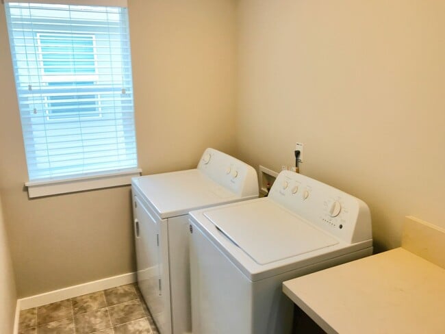 Building Photo - Mt. Scott-Arleta Newer Construction Home with AC, Attached Garage, Fenced Backyard