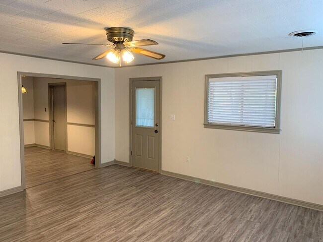 Building Photo - Come take a look at this home on a convenient corner lot