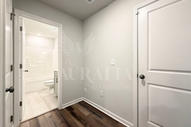 Building Photo - 3018 Brellon Ln
