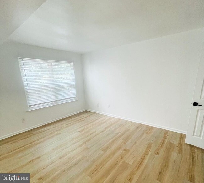Building Photo - 2608 Beacon Hill Dr