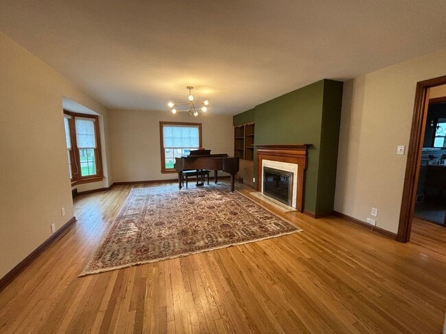 Building Photo - Spacious Home with Large Lot