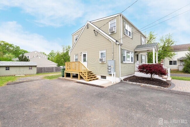 Building Photo - 200 Plainfield Rd