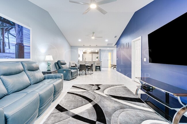 Building Photo - Beautifully Furnished 2BR Home + Bonus Room