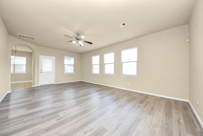 Building Photo - 6106 Grassy Haven Ln