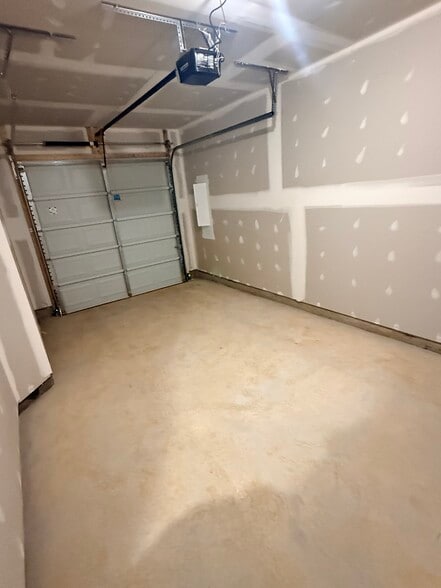 Building Photo - 620 Slick Terrace