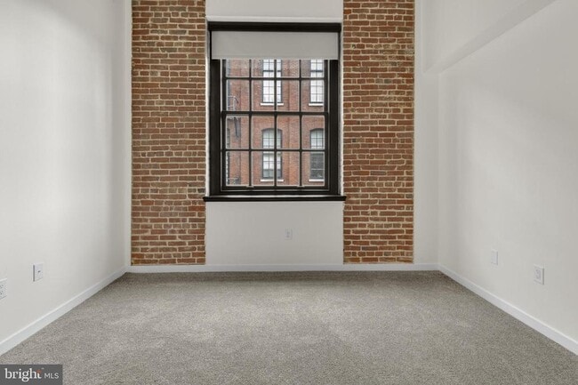 Building Photo - 303 Vine St