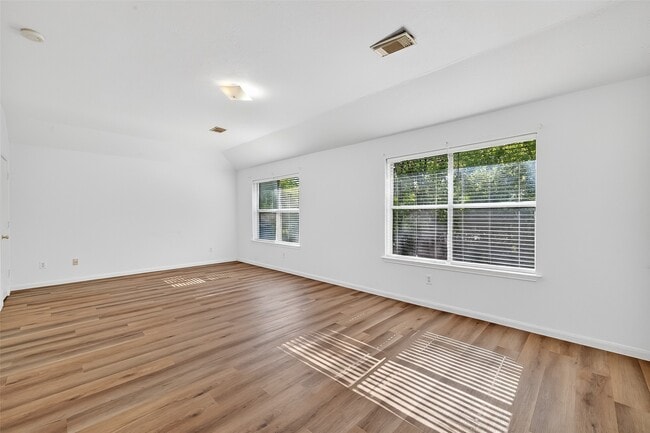 Building Photo - 8366 Golf Green Cir