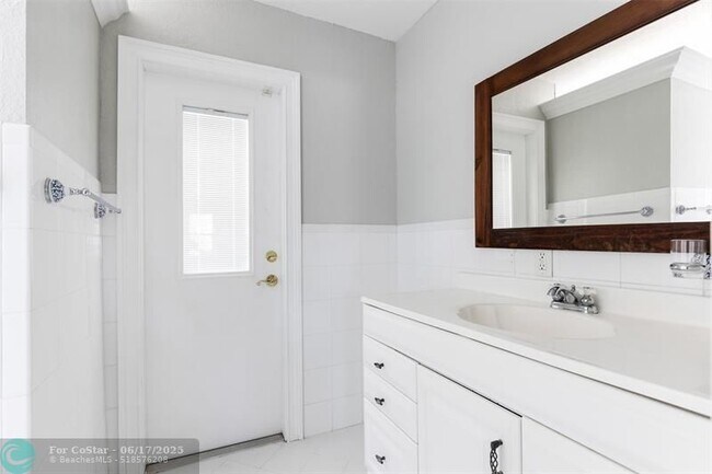 Building Photo - 10291 Eastport Ct