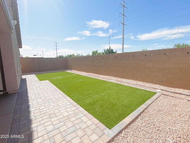 Building Photo - 2239 W Donner Dr