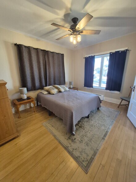 Building Photo - 211 S 6th Ave